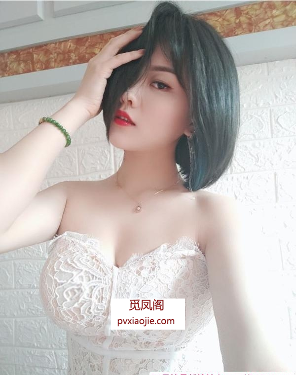 短发韵味风骚女郎