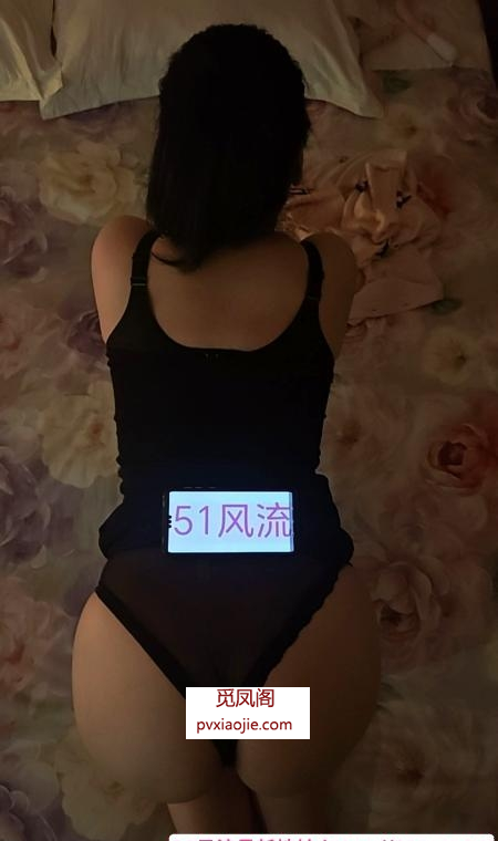 豪乳娃娃脸翘臀妹